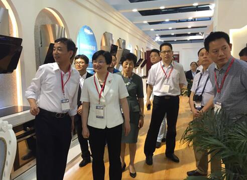 央視來了！億田上海廚衛(wèi)展第一天就火了(圖1)