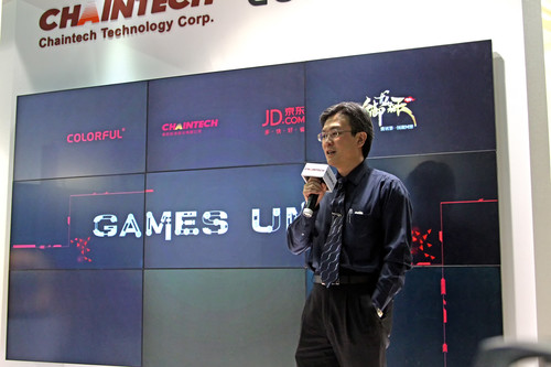 “GAMES UNION”游戲聯(lián)盟于6月2號(hào)下午1點(diǎn)半在南港館4F L0128展位舉行，七彩虹板卡事業(yè)部業(yè)務(wù)總經(jīng)理羅威和臺(tái)灣承啟科技發(fā)言人周子安先生為“GAMES UNION”簽約合作儀式致辭。同時(shí)請(qǐng)到了京東品牌戰(zhàn)略合作與發(fā)展總經(jīng)理汪延領(lǐng)先生以及御龍?jiān)谔煊螒蜻\(yùn)營(yíng)負(fù)責(zé)人杜雄勇先生到場(chǎng)致辭。