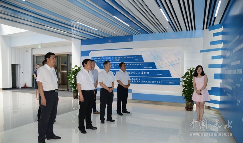 甘肅萬(wàn)維公司智慧城市展廳楊維俊進(jìn)行考察(圖1)