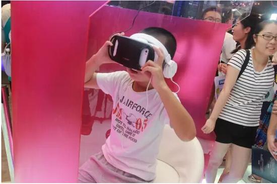 VR風(fēng)潮席卷而至 首屆eSmart展會功不可沒(圖2) VR風(fēng)潮席卷而至 首屆eSmart展會功不可沒(圖2)