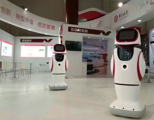 能看見能聽懂 銀行服務(wù)機(jī)器人驚艷金融展(圖1)