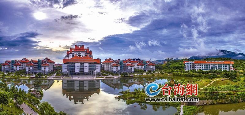 漳州開發(fā)區(qū)投洽會展區(qū)備受矚目 “一區(qū)多園”聚產(chǎn)業(yè)轉(zhuǎn)型升級建新城