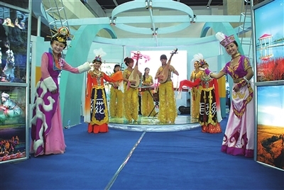 首屆中國(guó)(寧夏)國(guó)際旅游博覽會(huì)開(kāi)幕(圖1) 首屆中國(guó)(寧夏)國(guó)際旅游博覽會(huì)開(kāi)幕(圖1)