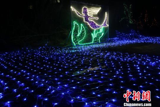 甘肅平涼舉辦燈光節(jié) 三千萬盞彩燈如夢似幻(圖1)