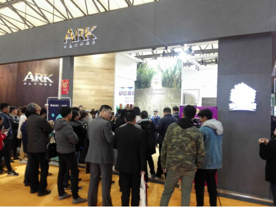 安信地板亮相浦東國際地材展，新聞發(fā)布會獲點贊